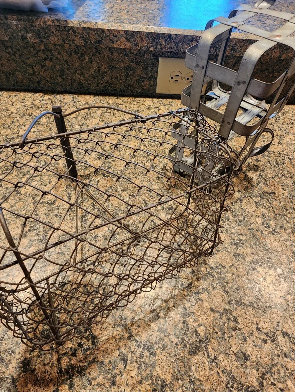 Rustic Farmhouse Wire Picnic Basket W/ Wood Handles and 2 Sm Metal Baskets